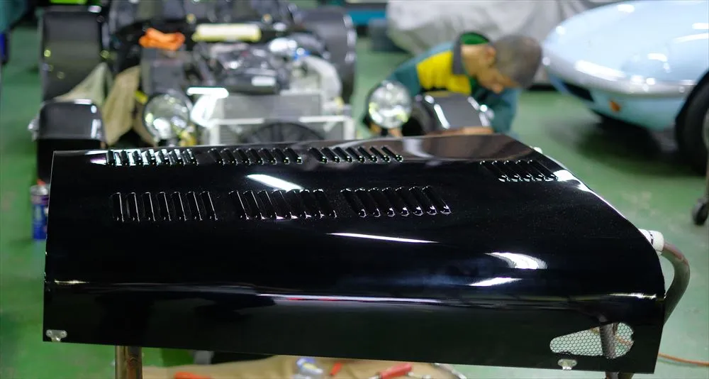 塗装済エンジンフード