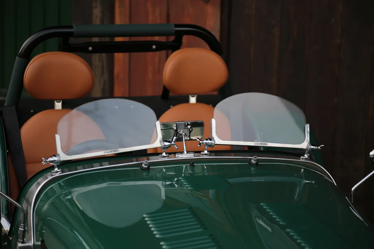 ブルックランズ・レーシングスクリーン - 装着